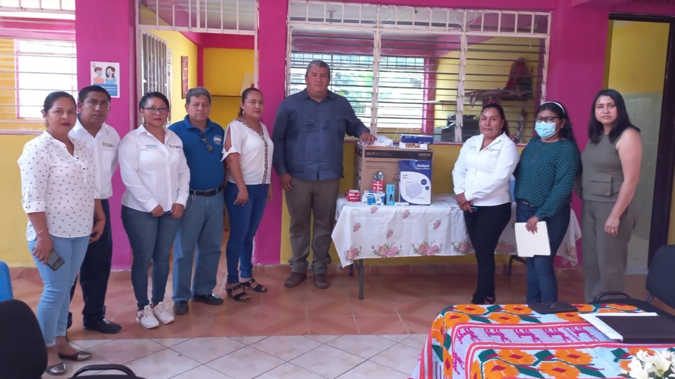 Semujer entrega material de cómputo a los Centros de Desarrollo de las Mujeres de La Montaña y Costa Chica