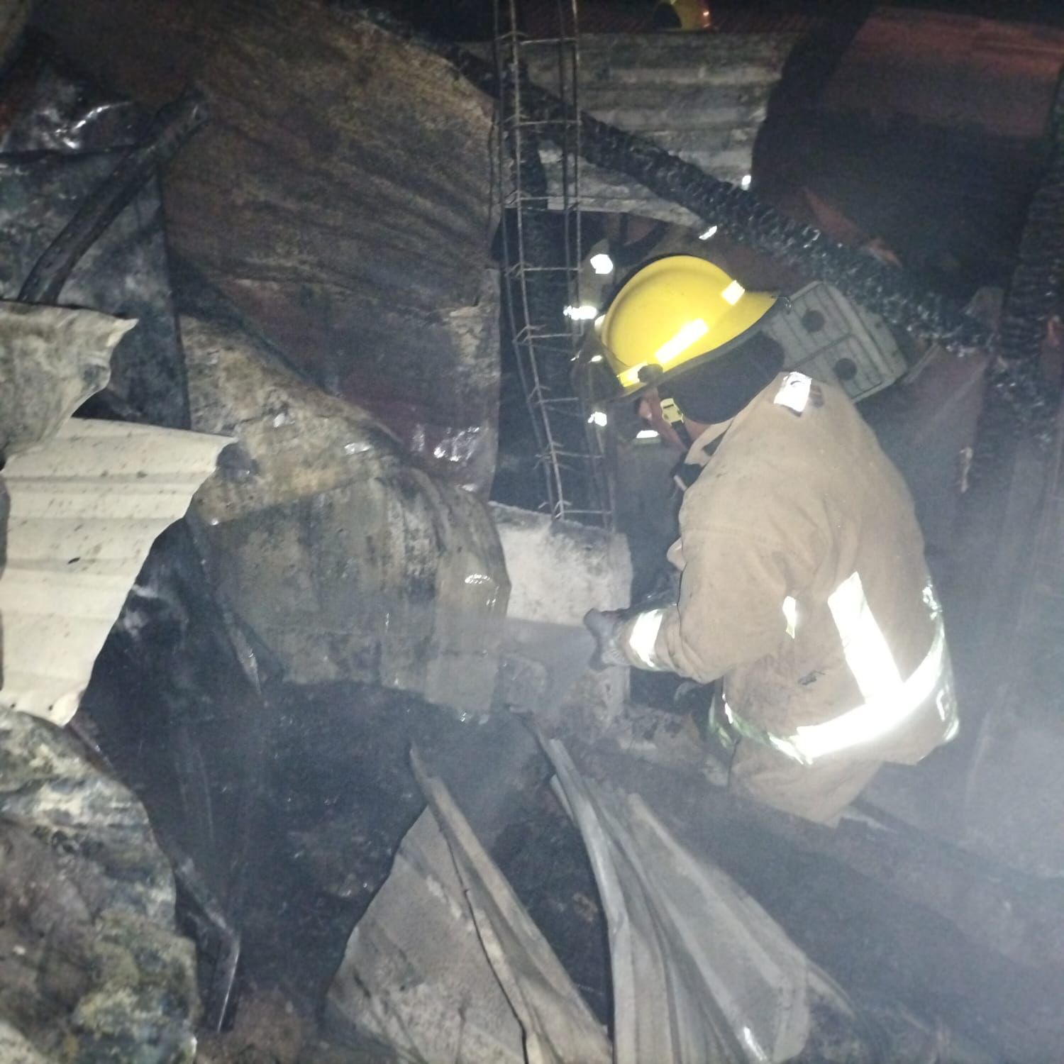 Incendio en Chilpancingo deja un hombre con quemaduras graves y 4 casas incendiadas Incendio en Chilpancingo deja un hombre con quemaduras graves y 4 casas incendiadas