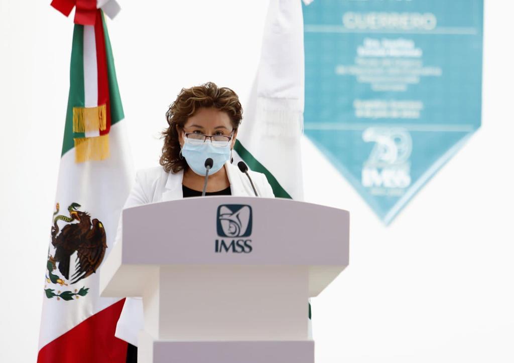 Asiste director del IMSS a informe de delegada en Guerrero