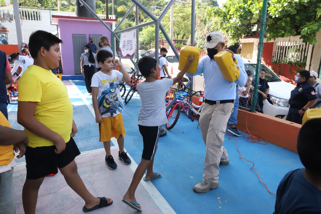 Vecinos celebran actividades en Parque Las Palmas