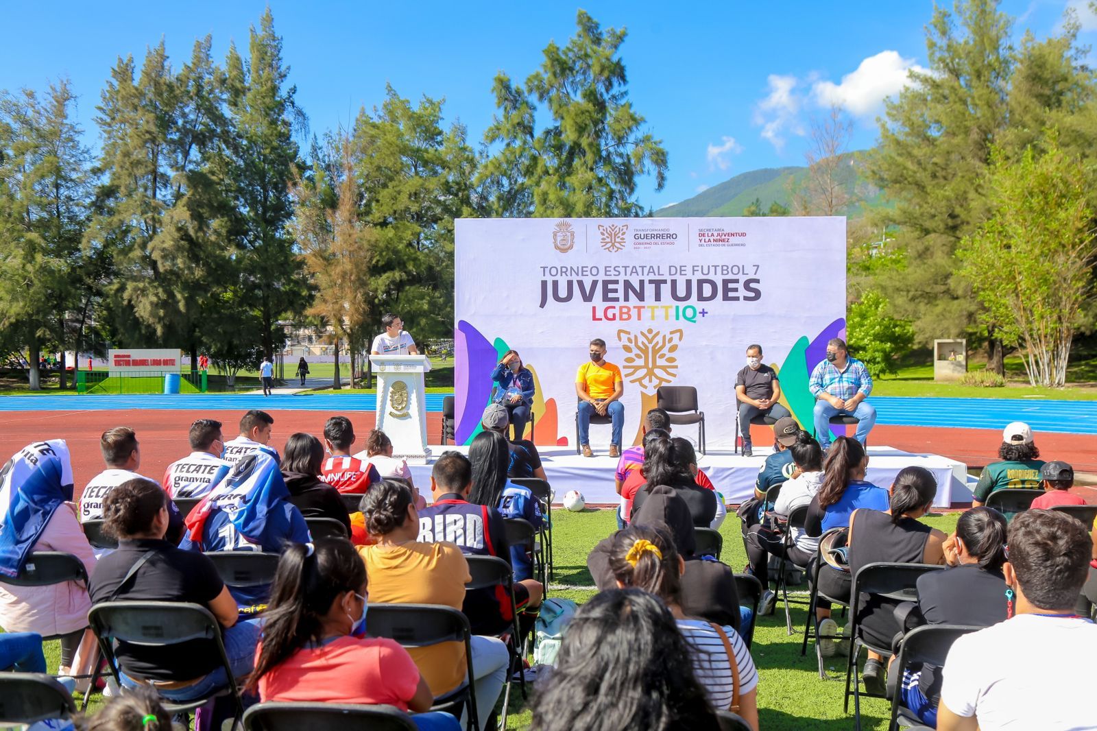 Participan Jóvenes de la comunidad LGBT en partido amistoso