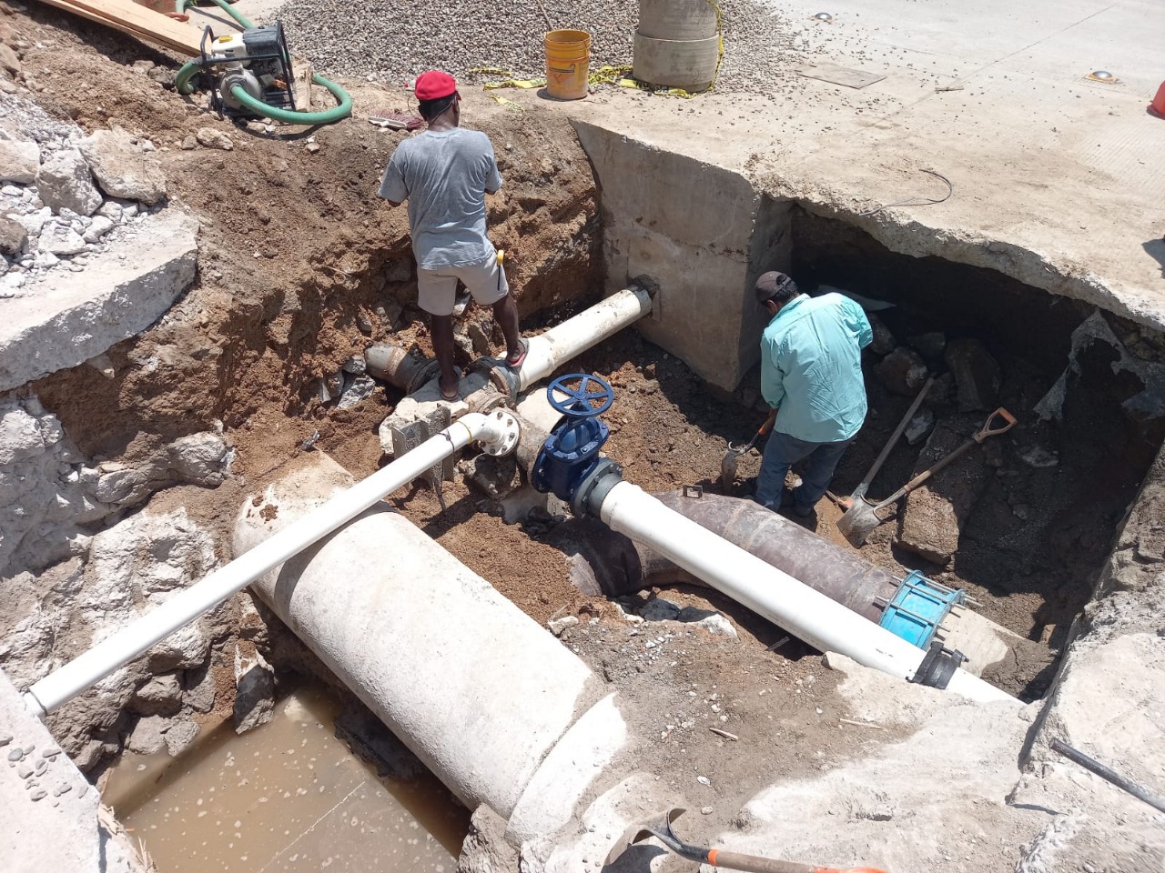 Concluye Capama reparación de fuga en la avenida Farallón del Obispo