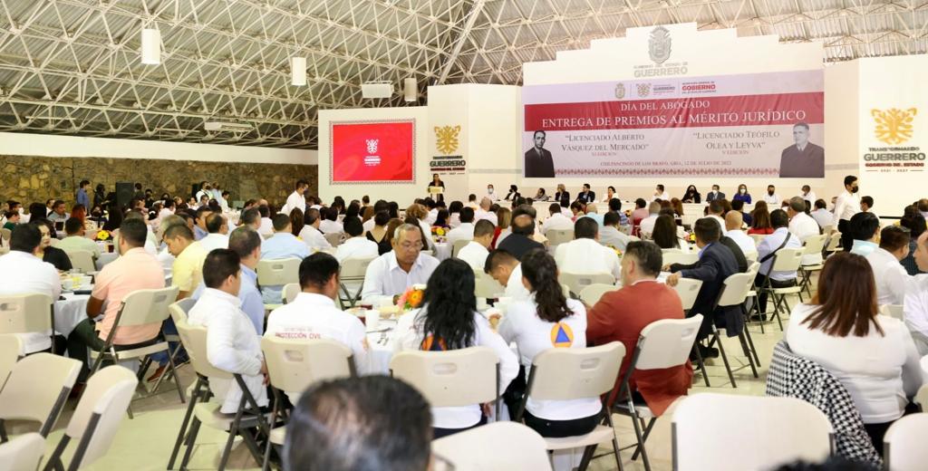 Reconoce Evelyn Salgado a las y los Abogados de Guerrero Reconoce Evelyn Salgado a las y los Abogados de Guerrero