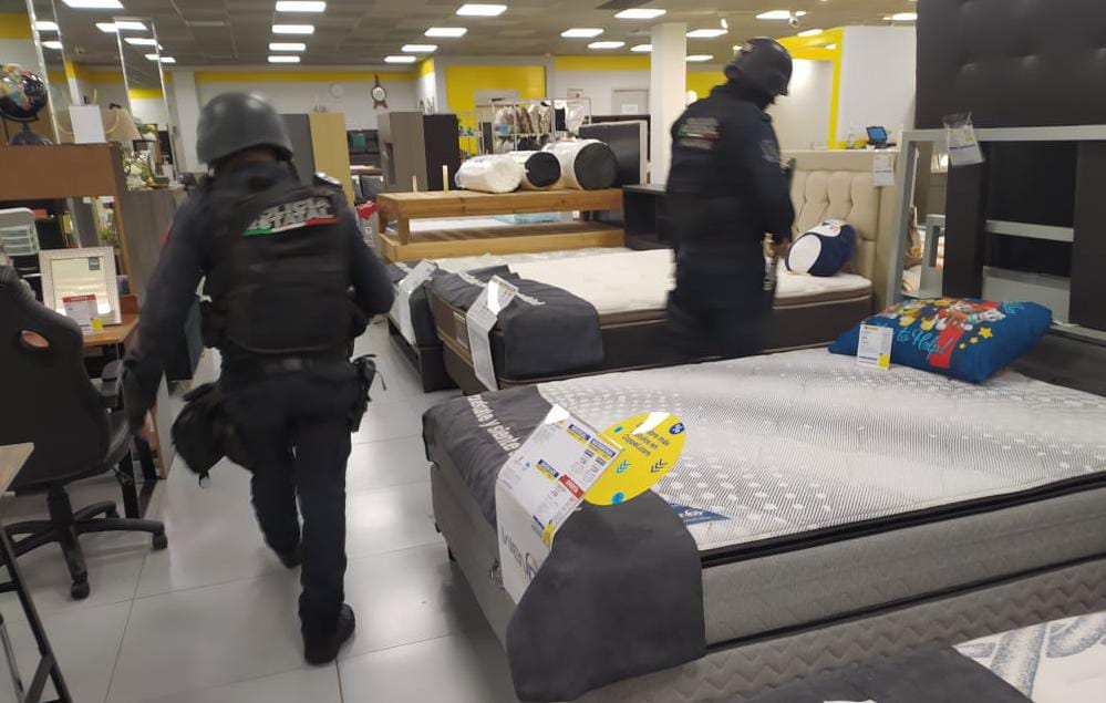 Frustra la Policía Estatal y Auxiliar robo a Coppel en Acapulco