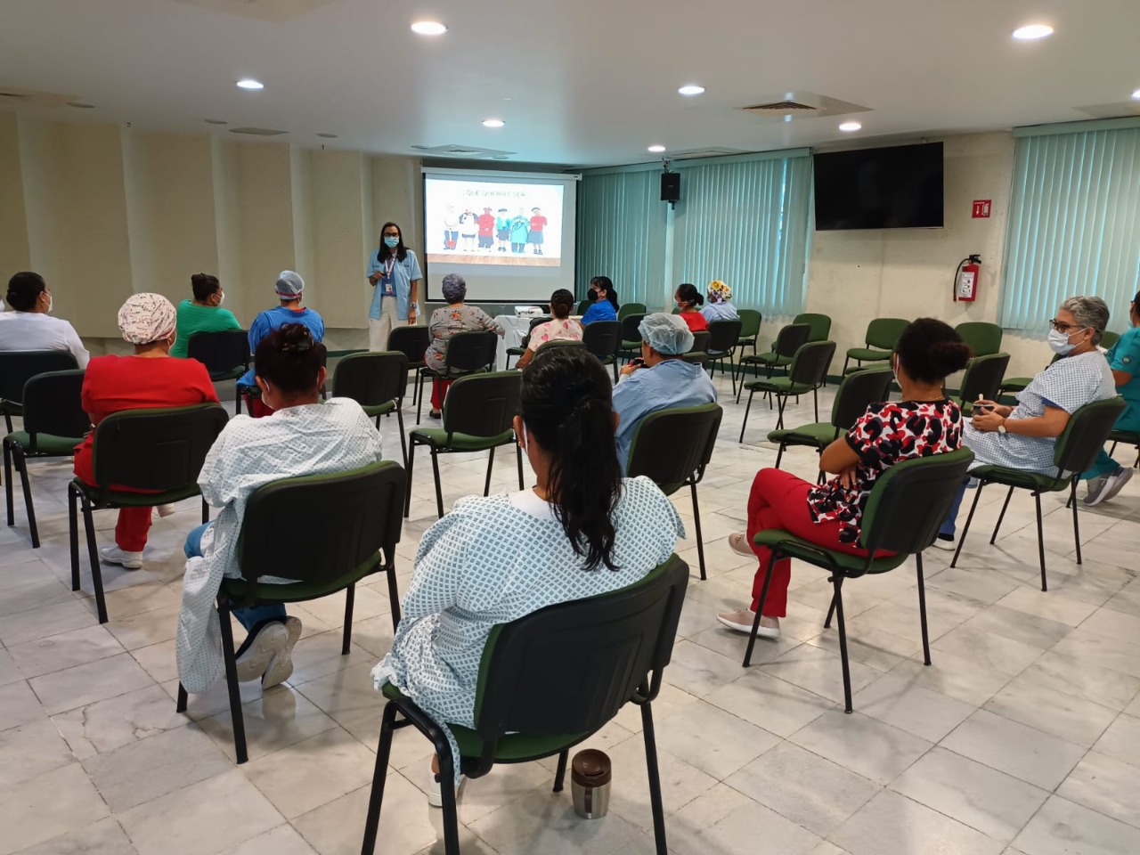 Imparten taller a trabajadores del Instituto Estatal de Oftalmología sobre Ética y Valores