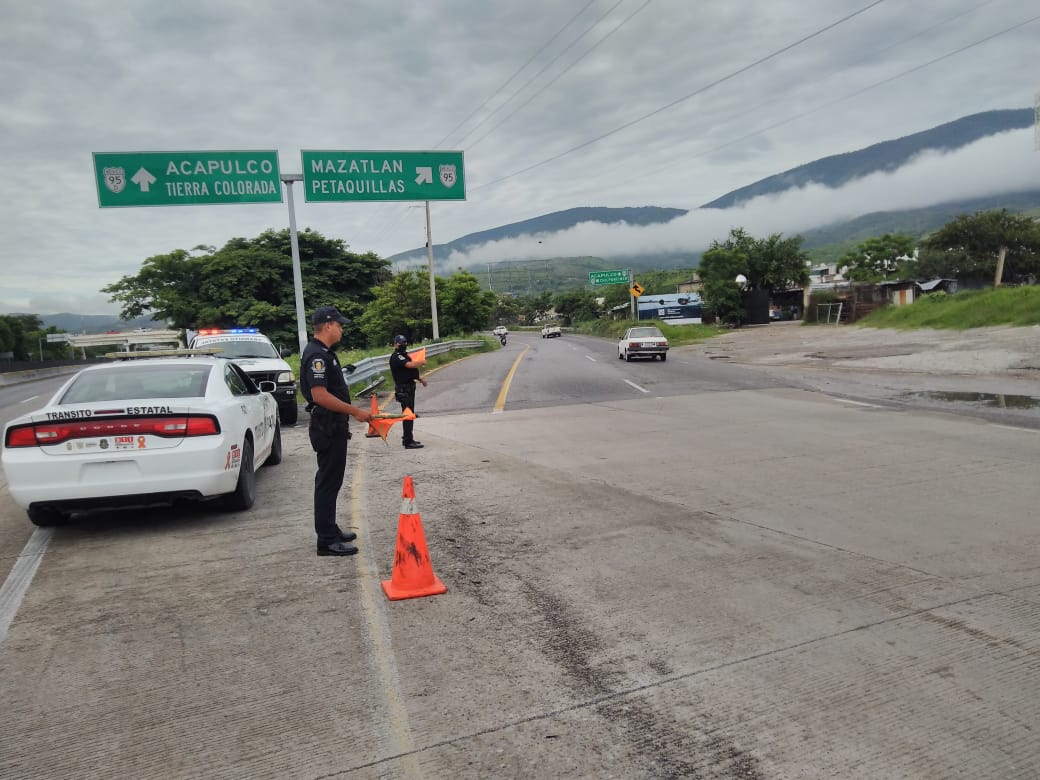 Cerrada Autopista del Sol tramo Chilpancingo-Acapulco