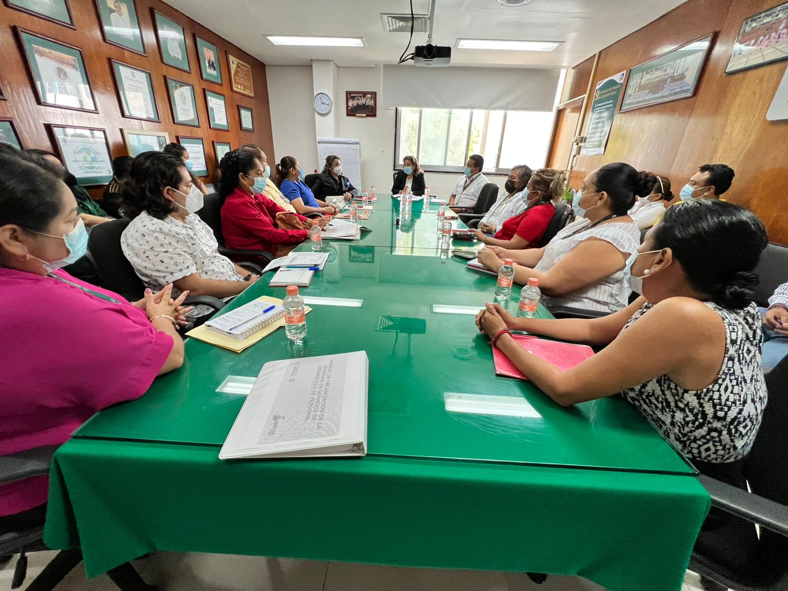 Dialoga IMSS con trabajadores inconformes