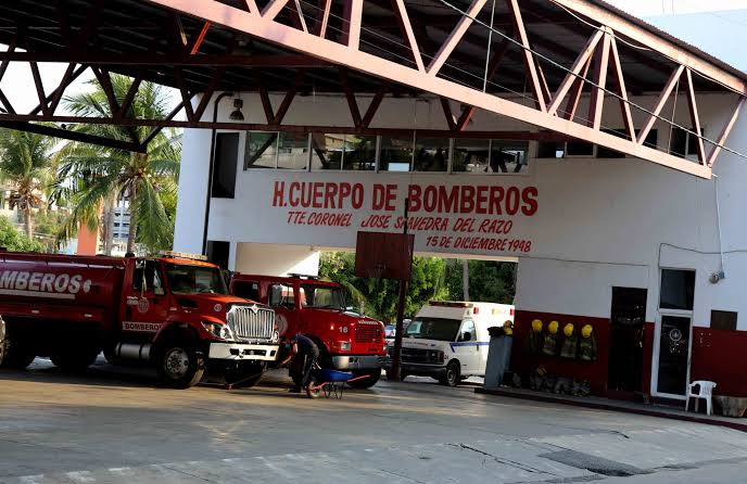 Bomberos de Acapulco se quejan por falta de equipo y unidades para trabajar