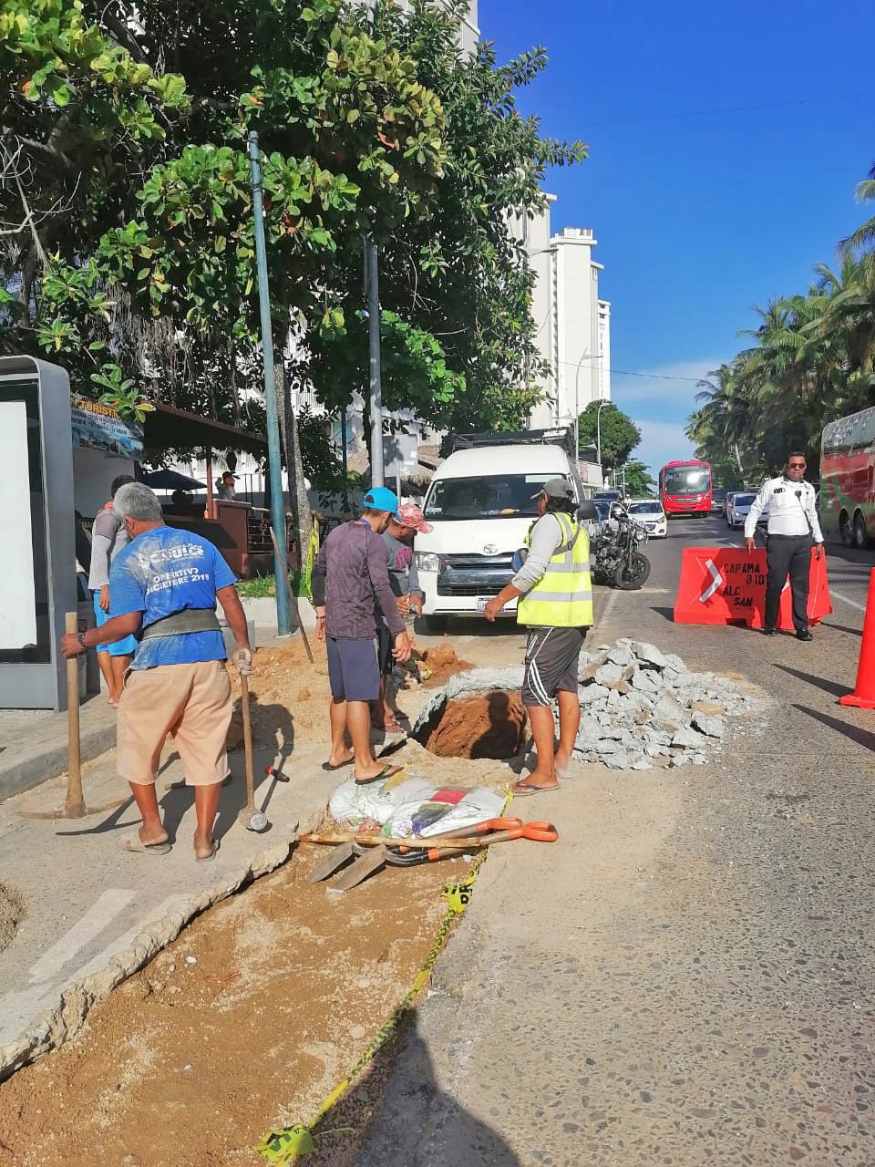 Continúan brigadas de Capama atendiendo reportes de fugas y drenaje sanitario