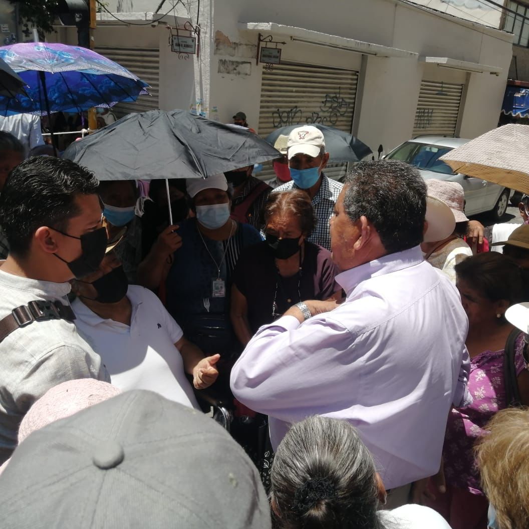 Atiende el Gobierno del Estado manifestación de adultos mayores