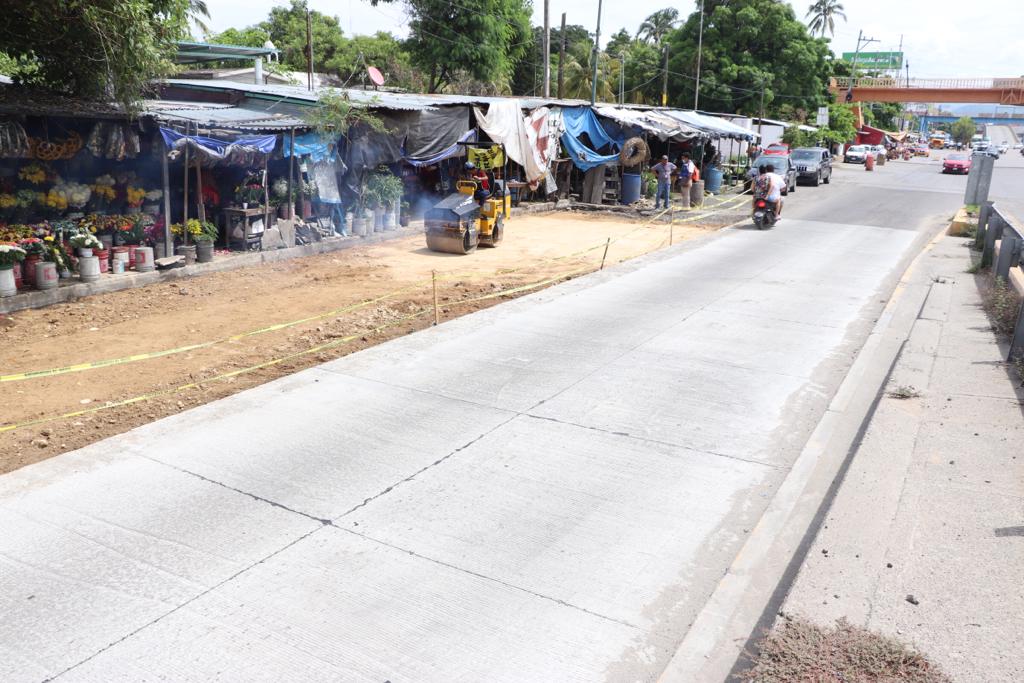 Avanza programa de rehabilitación de calles con concreto asfáltico en Acapulco