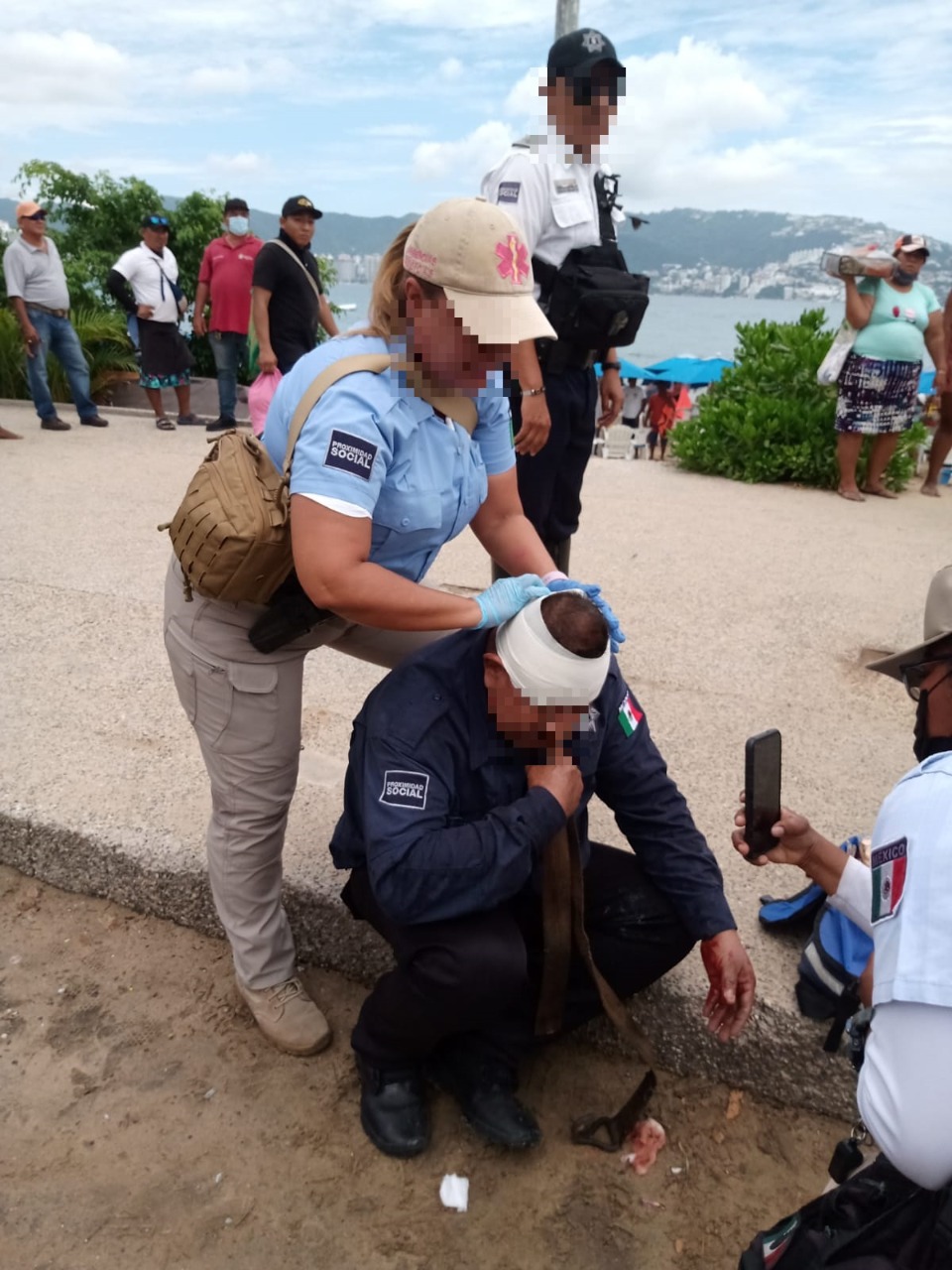 Prestadores turísticos hieren a policías de Acapulco