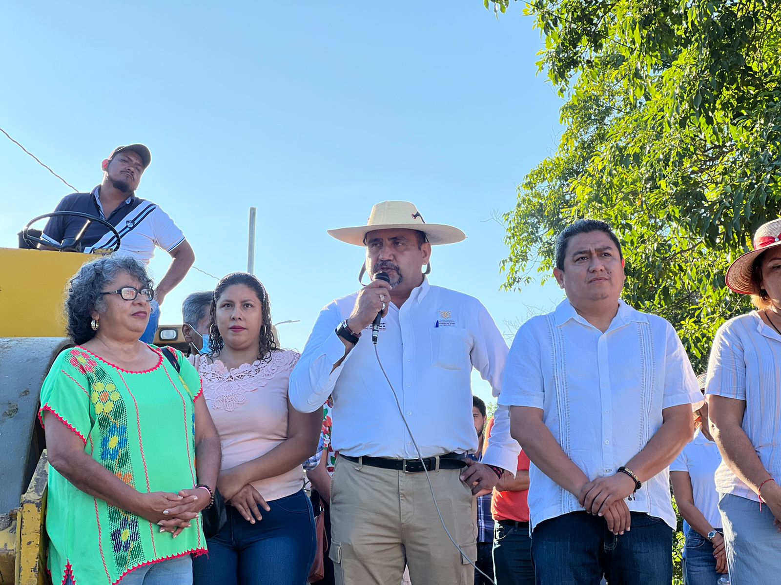 Inician trabajos de pavimentación de la segunda etapa del camino Mogollón – Carrera Larga en Coyuca de Benítez