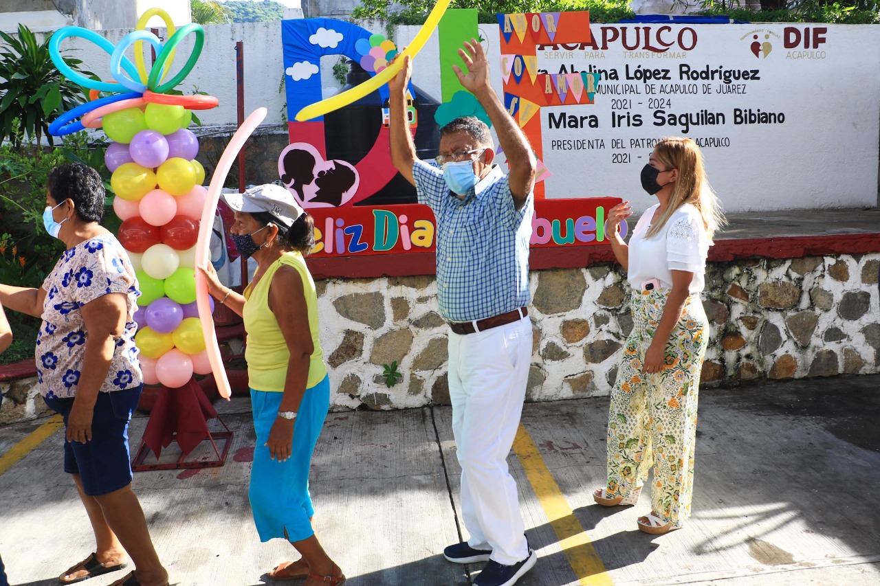 Imparte DIF Acapulco activación física a adultos mayores