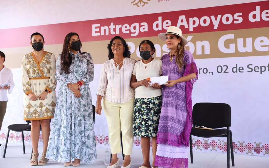 Entrega Evelyn Salgado apoyos del Programa Pensión Guerrero a adultos mayores de 63 y 64 años