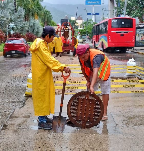 Refuerza Capama desazolve del drenaje sanitario en colonias y zonas turísticas de Acapulco Refuerza Capama desazolve del drenaje sanitario en colonias y zonas turísticas de Acapulco
