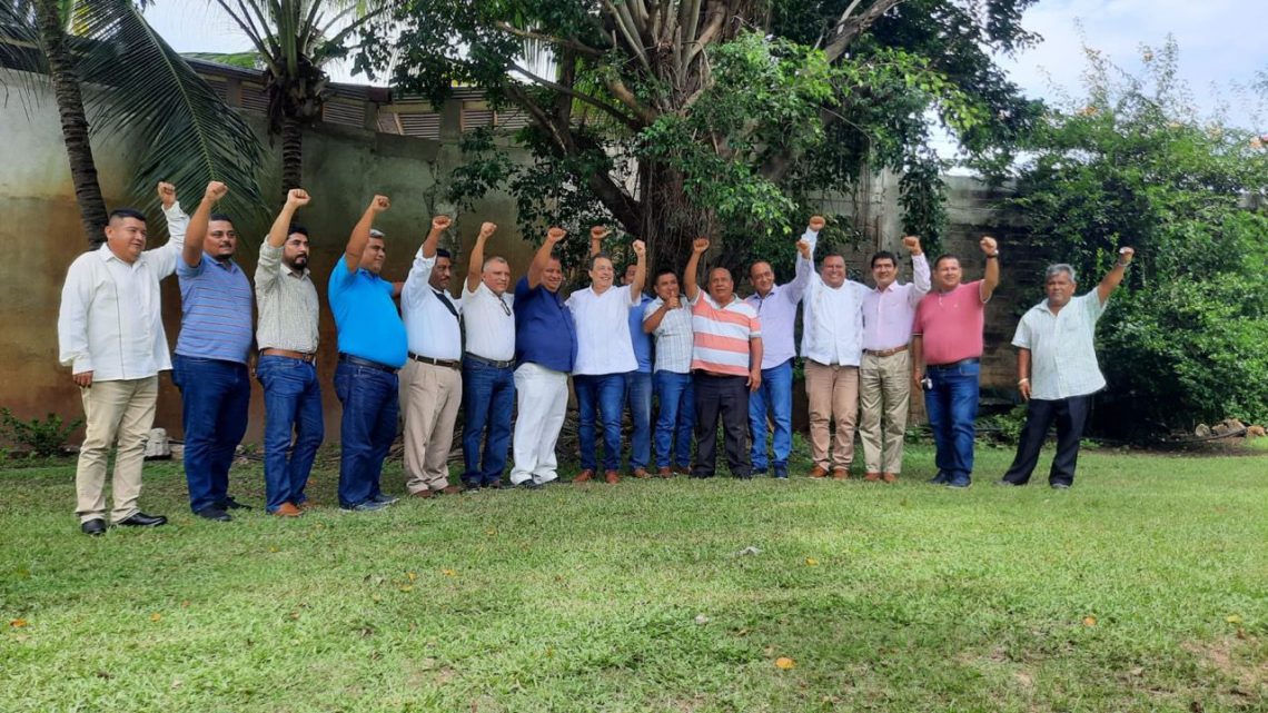 Transportistas brindan respaldo al ex gobernador Ángel Aguirre Rivero Transportistas brindan respaldo al ex gobernador Ángel Aguirre Rivero