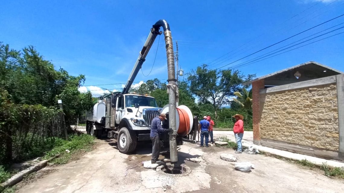 Apoya CAPASEG con desazolve de drenajes a los municipios de Iguala, Tepecoacuilco, Pungarabato y Tixtla Apoya CAPASEG con desazolve de drenajes a los municipios de Iguala, Tepecoacuilco, Pungarabato y Tixtla