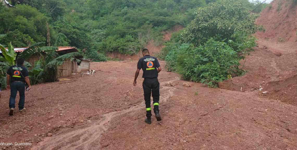 Atiende SPCGRO viviendas afectadas por lluvias en el municipio de Xalpatláhuac