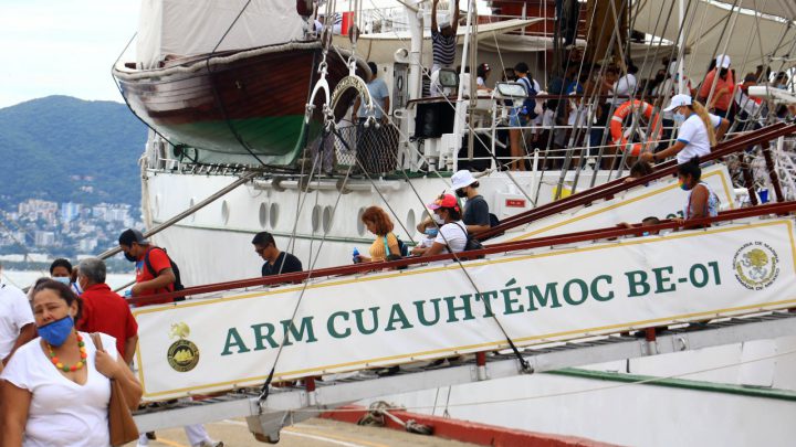 Con entusiasmo, niños, niñas, adolescentes y público en general, recorren el buque escuela Cuauhtémoc