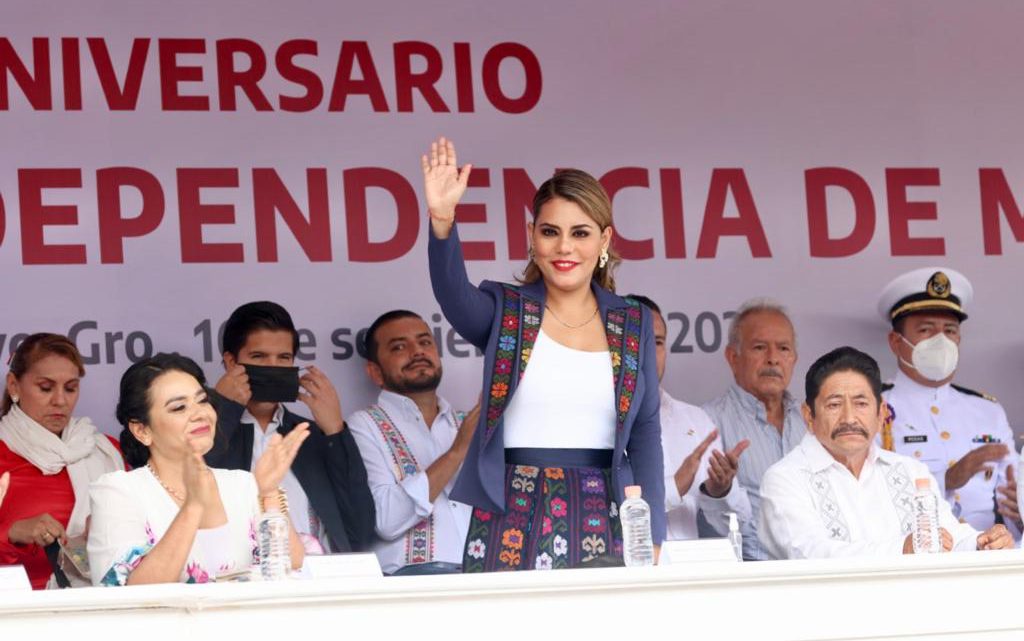 Encabeza la gobernadora ceremonia y desfile cívico por el 212 Aniversario del inicio de la Independencia de México en Chilpancingo