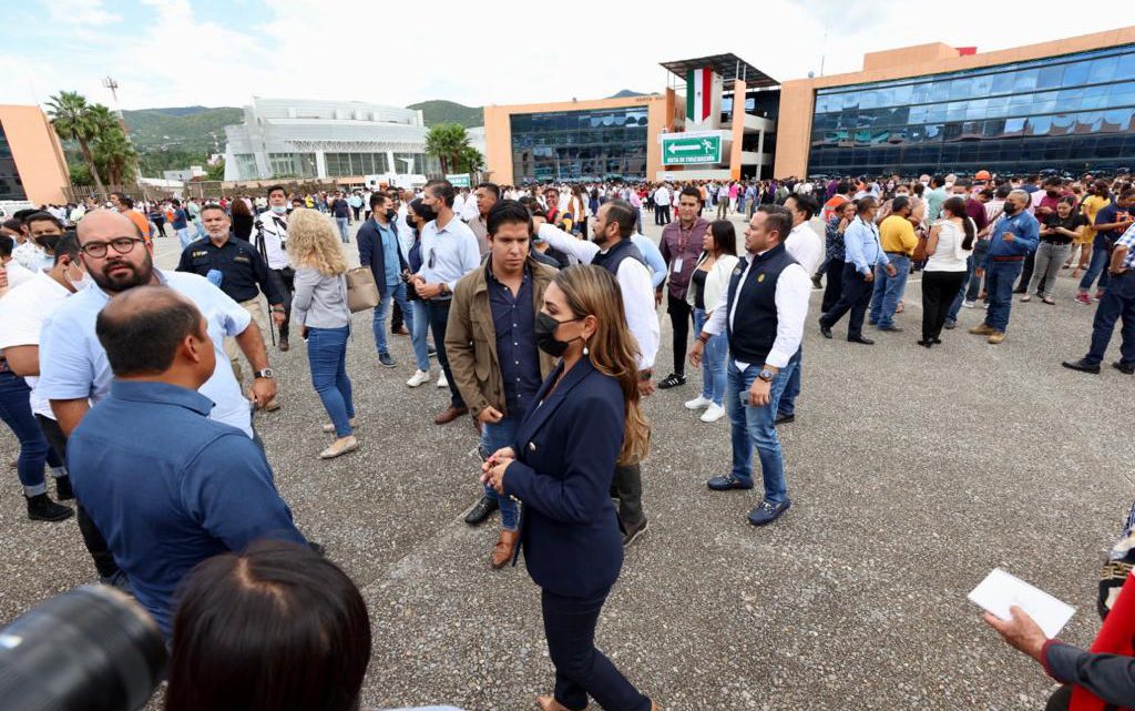 Revisan edificios públicos y suspenden clases en Guerrero por sismo en Michoacán