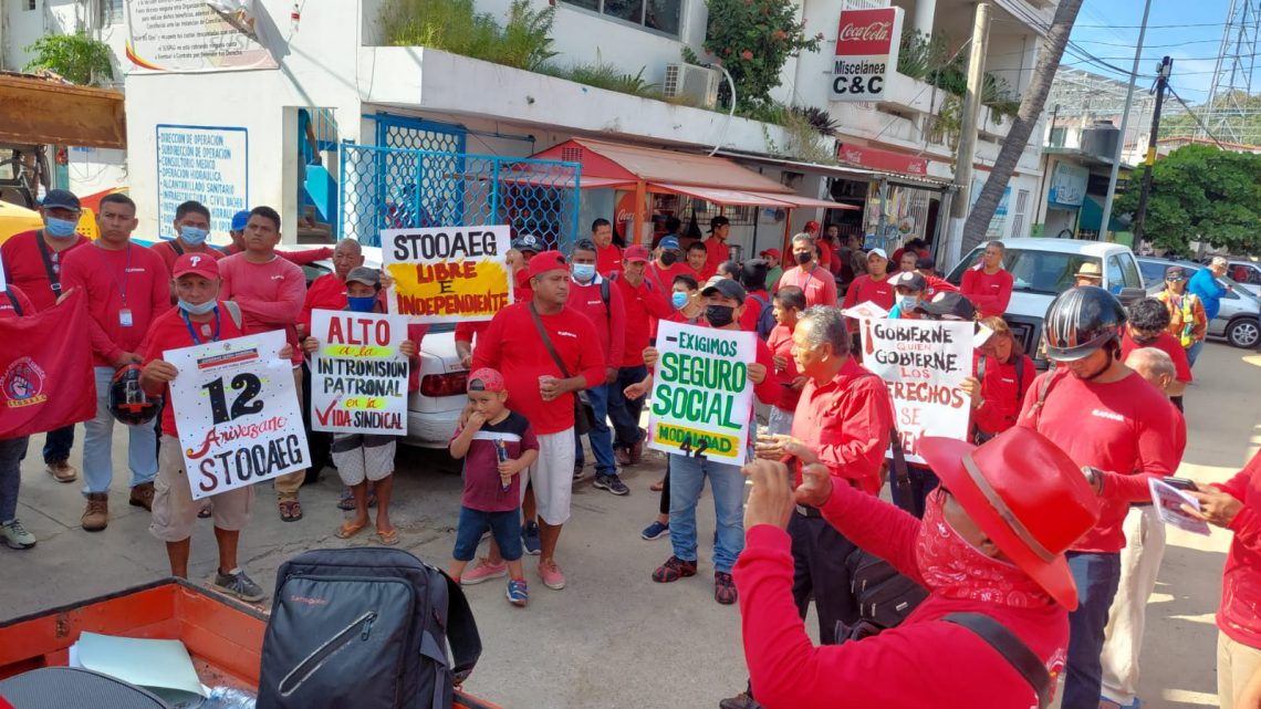 Marchan trabajadores de CAPAMA por mejores condiciones laborales