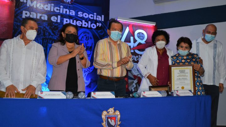 Participa secretaria de Salud en evento conmemorativo de la fundación de la Facultad de Medicina de la UAGro