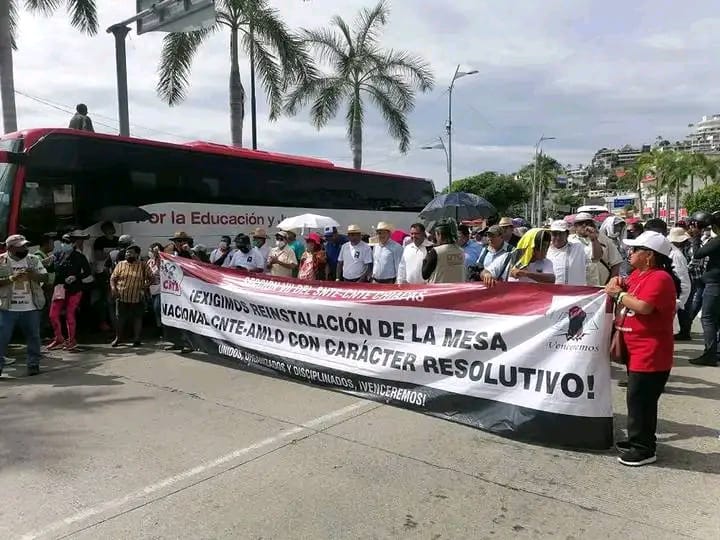 A ocho años marchan por justicia para los 43 estudiantes desaparecidos