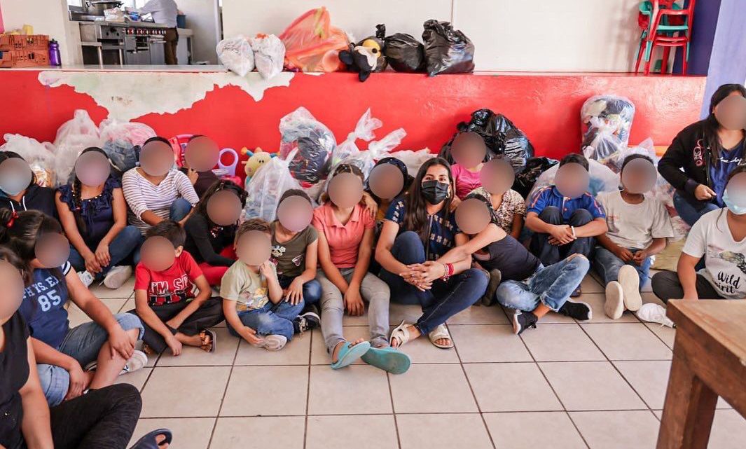 Entrega Liz Salgado Pineda ropa y juguetes a niñas y niños de la Casa Hogar y a la Casa del Adulto Mayor en Chilpancingo Entrega Liz Salgado Pineda ropa y juguetes a niñas y niños de la Casa Hogar y a la Casa del Adulto Mayor en Chilpancingo