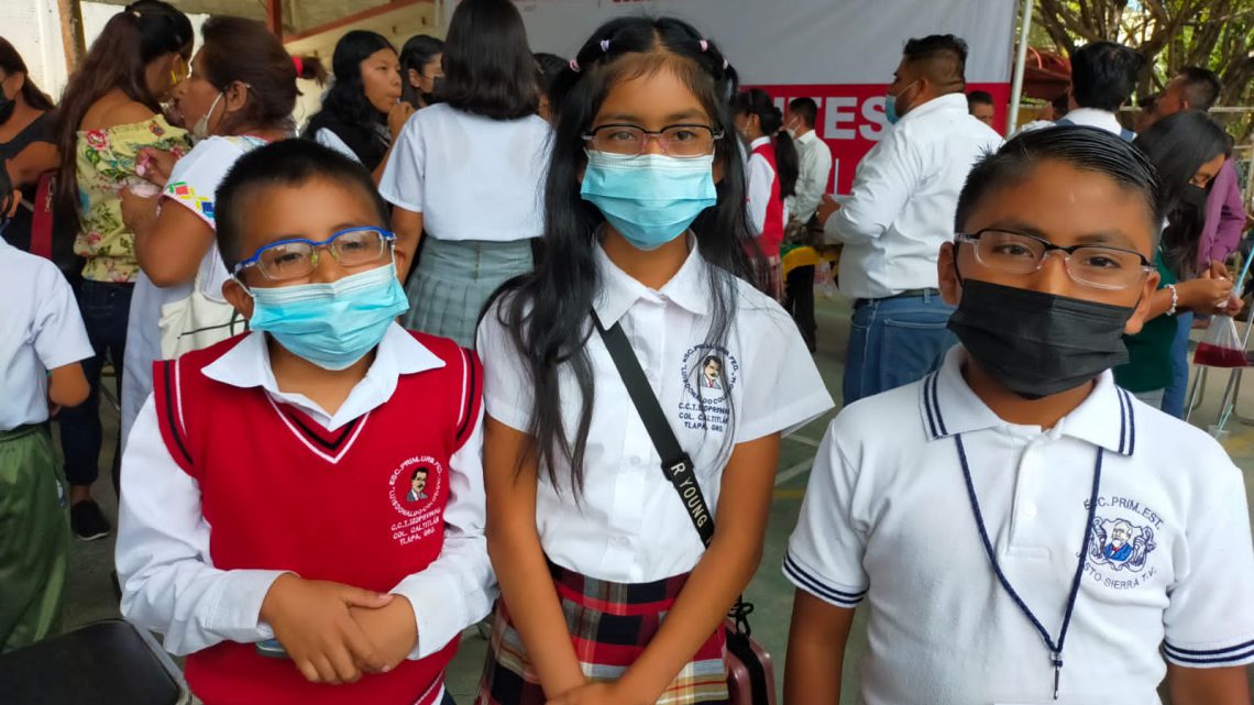 Entregan  mil 400 lentes a niños de la Montaña Alta