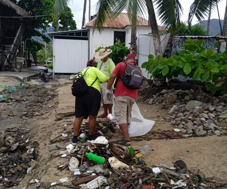 Casi 100 toneladas de basura dejan lluvias en Acapulco