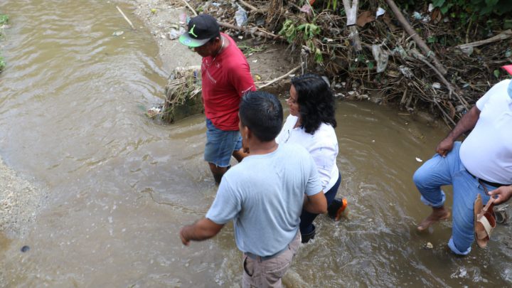 Supervisa Abelina López afectaciones por lluvias en Ampliación La Venta