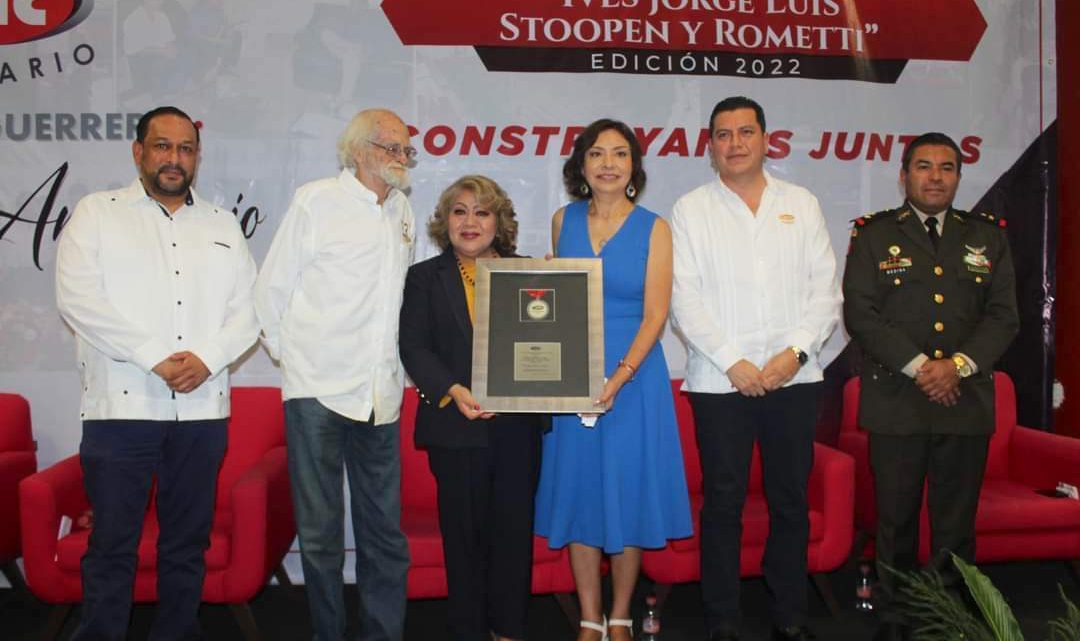 Asiste titular de SDUOPyOT a la entrega del Premio Estatal de Arquitectura Ives Jorge Luis Stoopen y Rometti Asiste titular de SDUOPyOT a la entrega del Premio Estatal de Arquitectura Ives Jorge Luis Stoopen y Rometti
