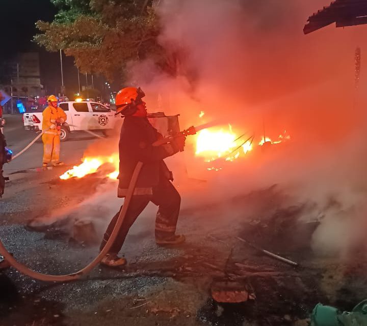 Atiende Bomberos reportes por incendios en distintas colonias