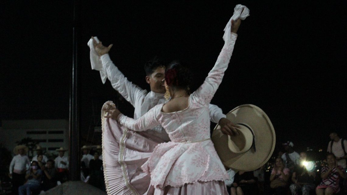 Con la participación de adultos mayores y jóvenes, concluyen talleres de danzón y marinera peruana Con la participación de adultos mayores y jóvenes, concluyen talleres de danzón y marinera peruana