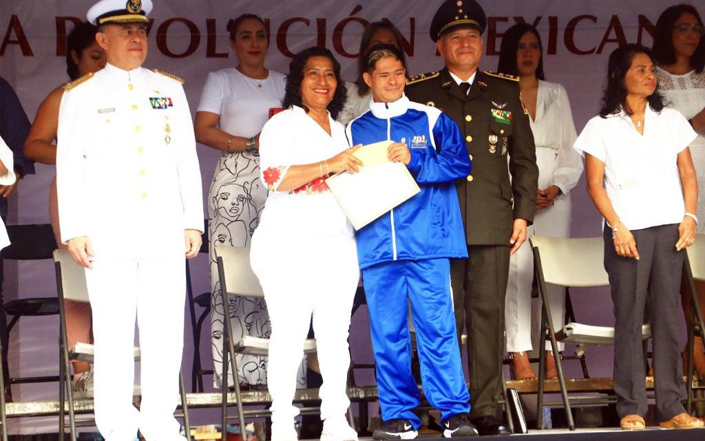 Encabeza Abelina López desfile conmemorativo por el 112 Aniversario de la Revolución Mexicana