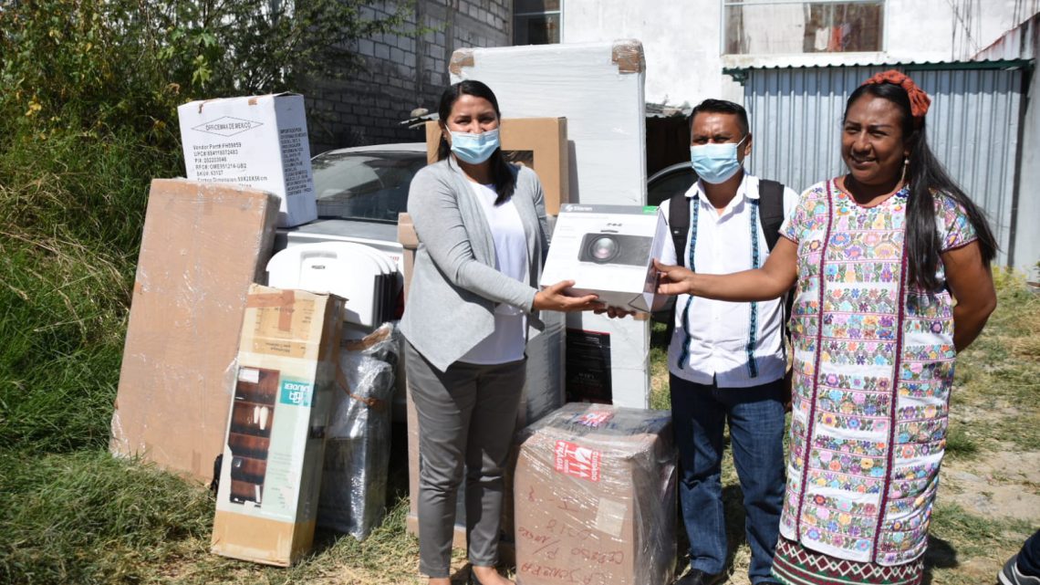 Semujer entrega equipo de cómputo a los Centros de Desarrollo de Cochoapa, Copalillo, Tlacoachistlahuaca y José Joaquín de Herrera Semujer entrega equipo de cómputo a los Centros de Desarrollo de Cochoapa, Copalillo, Tlacoachistlahuaca y José Joaquín de Herrera