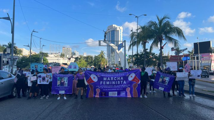Féminas Marchan en Acapulco por la eliminación de la violencia de género