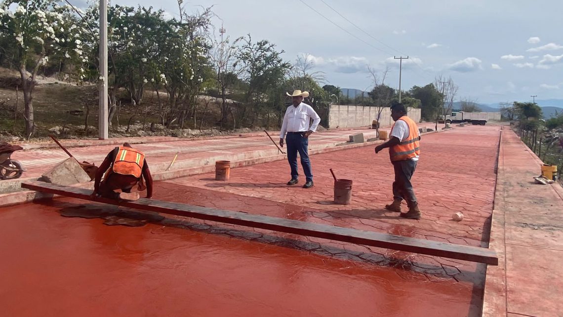 Al 90 por ciento la pavimentación del acceso a la comunidad de Tuliman en Huitzuco de los Figueroa Al 90 por ciento la pavimentación del acceso a la comunidad de Tuliman en Huitzuco de los Figueroa