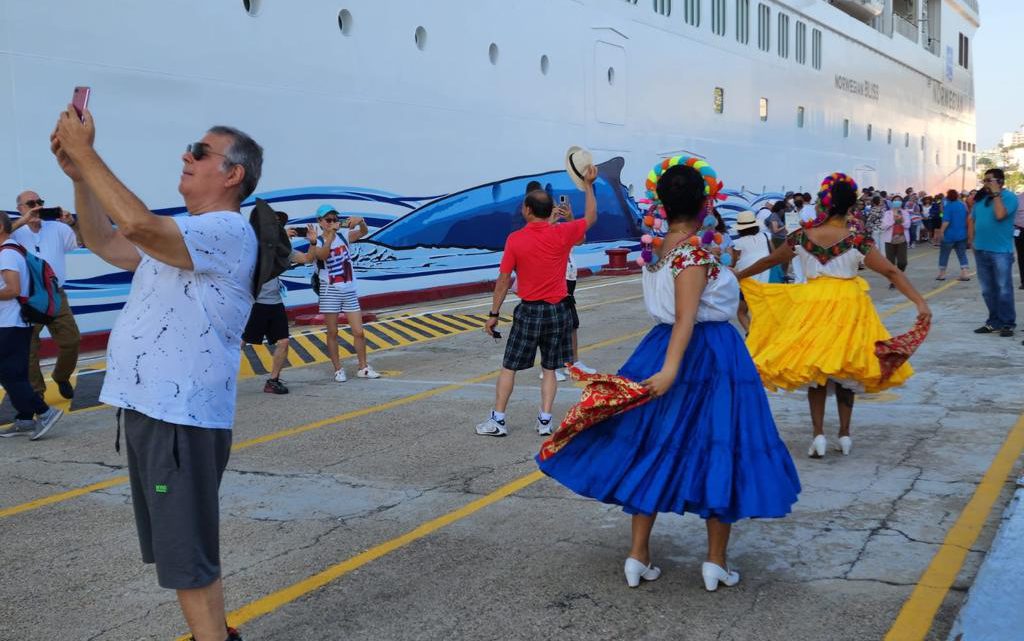 Llega Norwegian Bliss con 5 mil visitantes Llega Norwegian Bliss con 5 mil visitantes