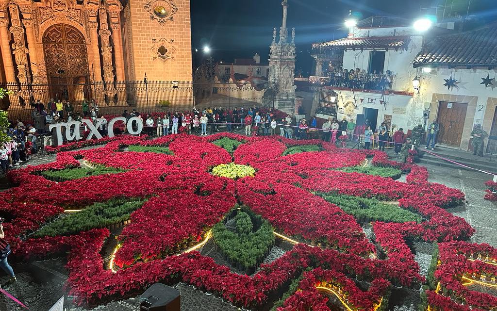 Taxco atrae a turismo nacional e internacional Nochebuena más grande del mundo