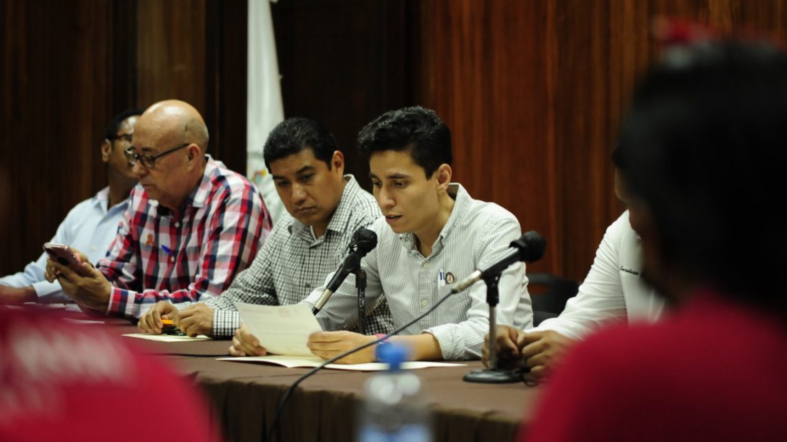 Atiende Secretario General del Ayuntamiento a líderes de las distintas secciones del SUSPEG Atiende Secretario General del Ayuntamiento a líderes de las distintas secciones del SUSPEG
