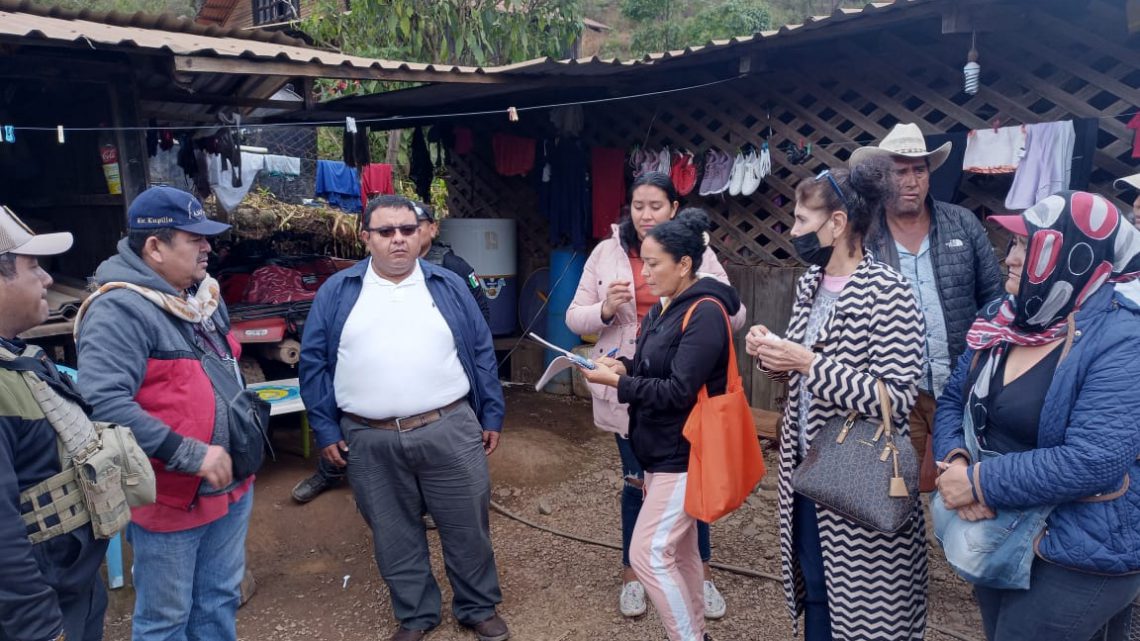 Atiende gobierno de Guerrero a familias de deudos de la comunidad de El Durazno Atiende gobierno de Guerrero a familias de deudos de la comunidad de El Durazno
