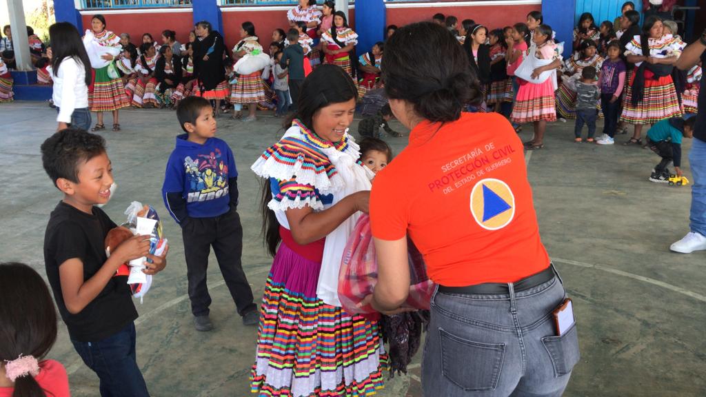 Gobierno de Guerrero inicio entrega de ayuda a familias afectadas por el frío