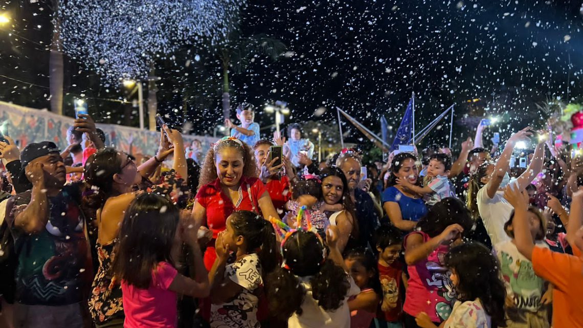 Inaugura Leticia Lozano la Villa Navideña en el Parque de La Reina