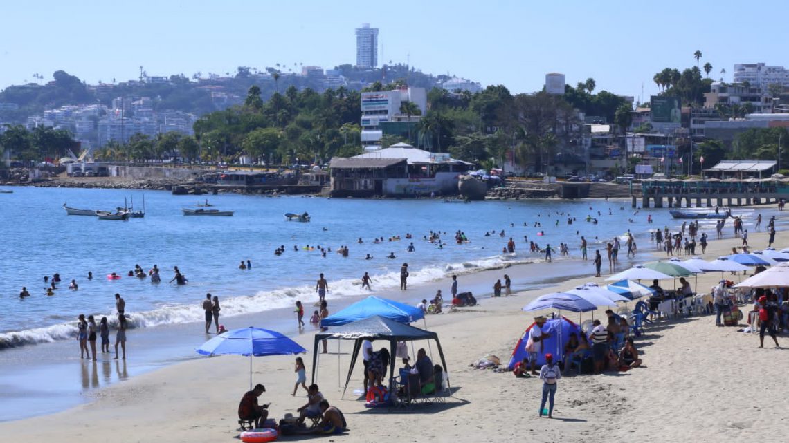 Llegan familias a pasar fin de año a Guerrero
