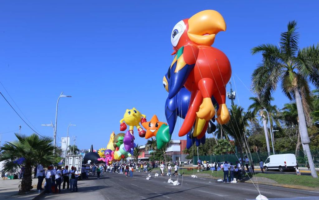 Alegría y diversión dejó  Desfile de Globos Gigantes el Día de Reyes en Acapulco