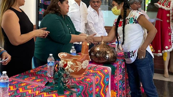 El Gobierno de Guerrero entregó 49 Proyectos culturales, del PACMyC