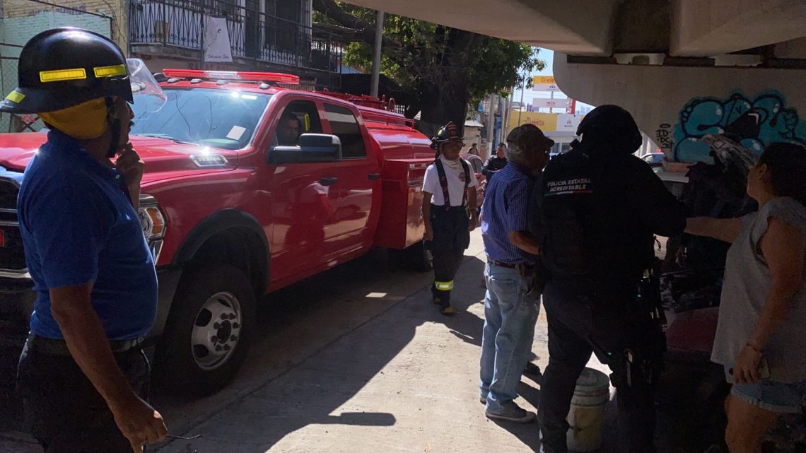 Combaten Bomberos de Acapulco incendios por basura y pastizal Combaten Bomberos de Acapulco incendios por basura y pastizal